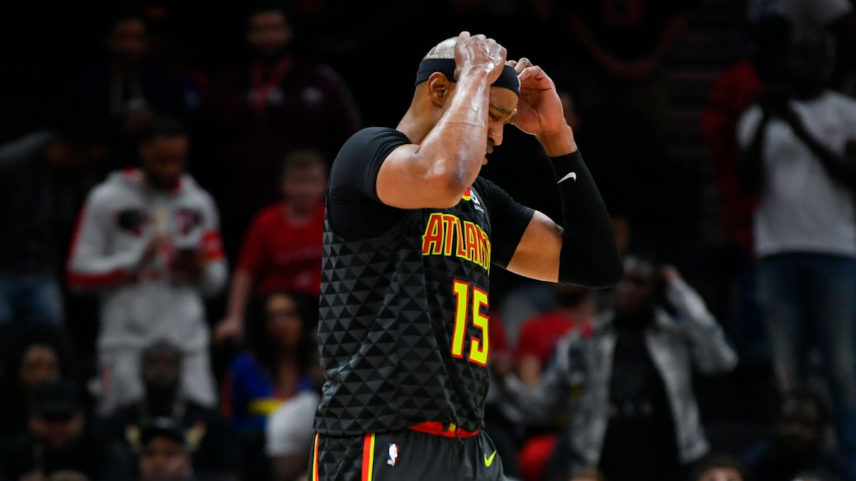 Atlanta Hawks forward Vince Carter holds his head in his hands during loss to the Bulls.