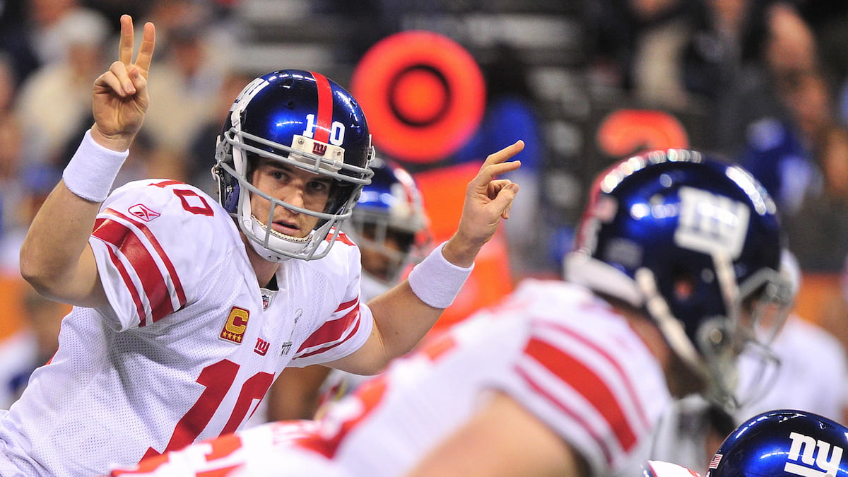 Eli Manning signals pre-snap for the Giants.
