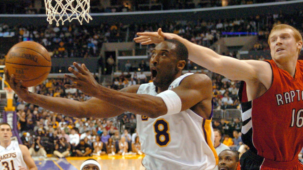 Kobe Bryant playing for the Lakers against the Raptors in 2006.