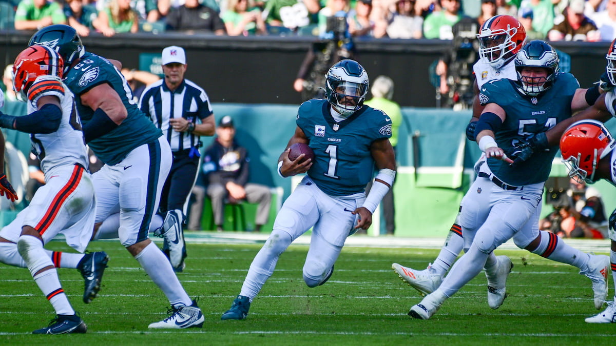 Jalen Hurts runs the ball for the Philadelphia Eagles