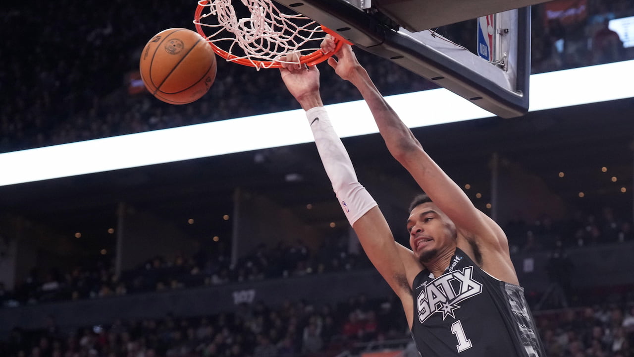 Victor Wembanyama scores a basket for the San Antonio Spurs.