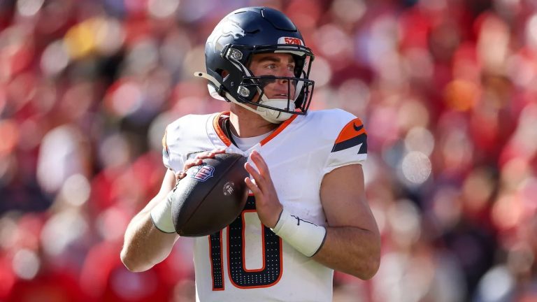 Bo Nix playing QB for the Denver Broncos