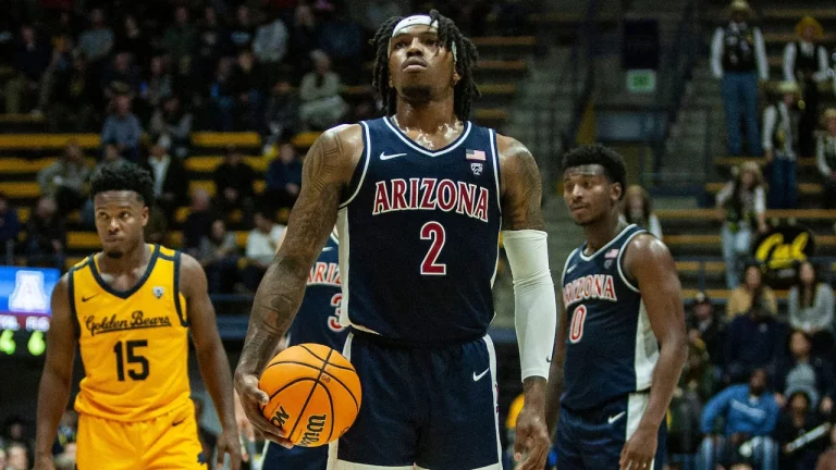 Caleb Love playing for the Arizona Wildcats.