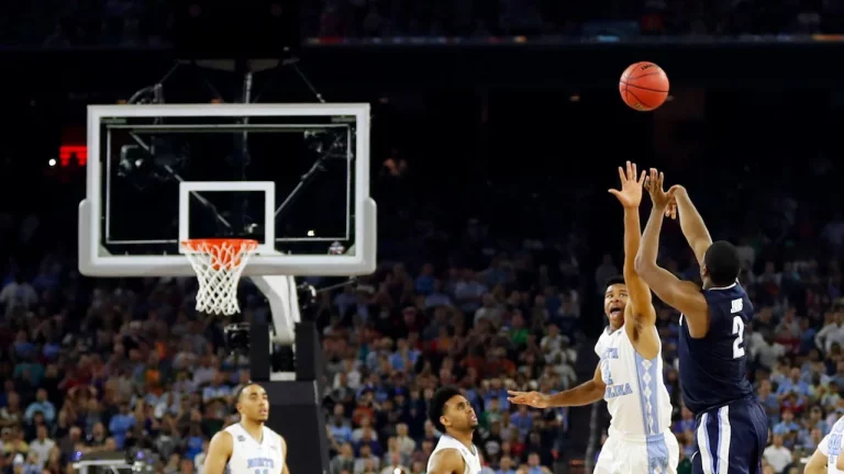 Kris Jenkins hits a buzzer beater against UNC in the National Championship.
