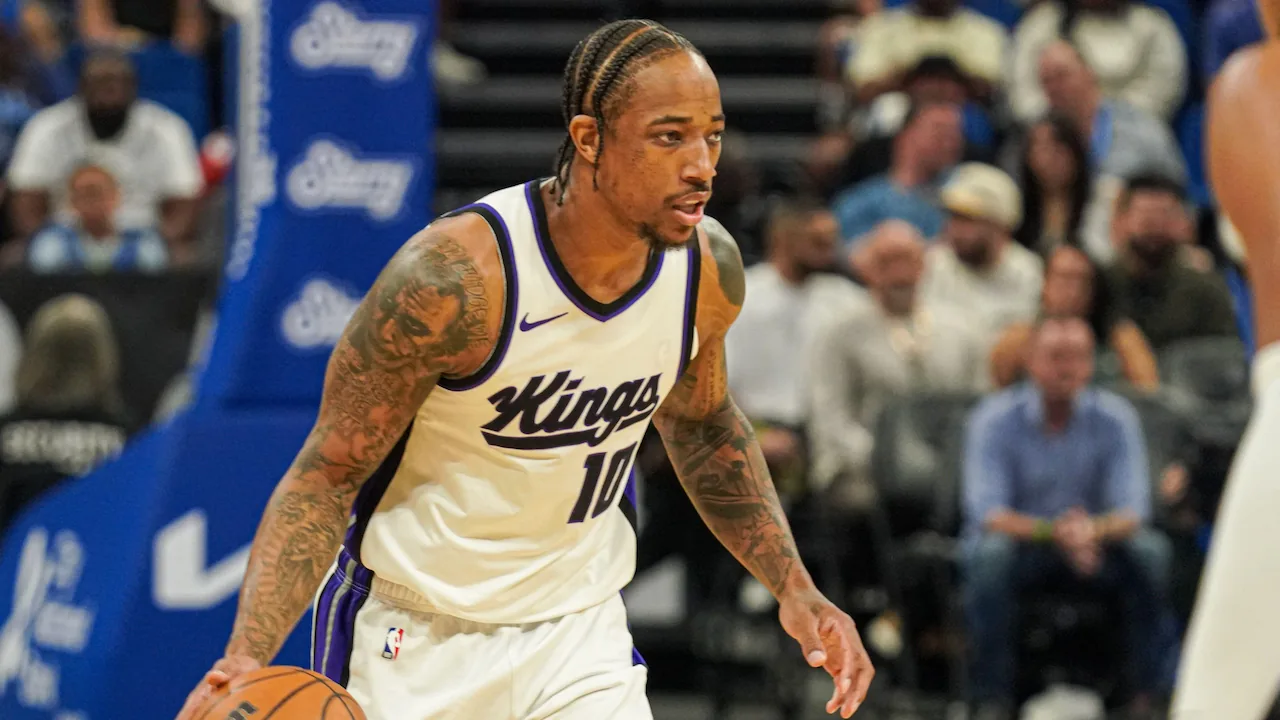 Demar DeRozan playing for the Sacramento Kings.