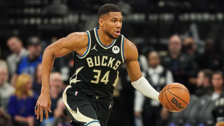 Giannis Antetokounmpo playing for the Milwaukee Bucks.