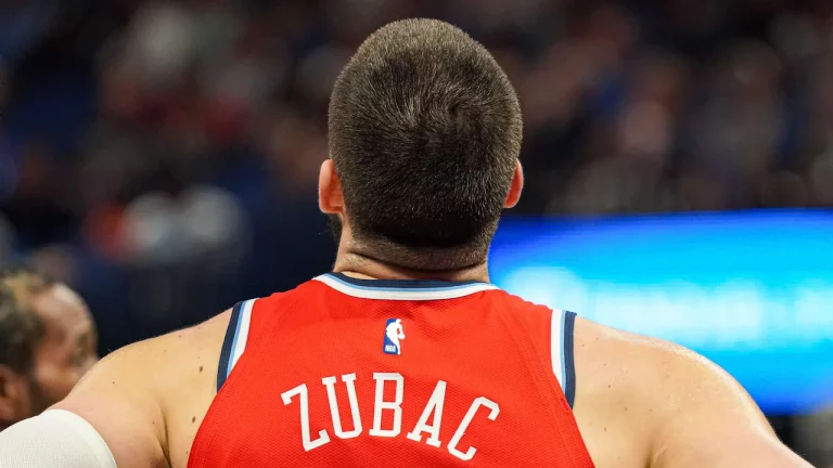 Ivica Zubac playing for the Los Angeles Clippers.