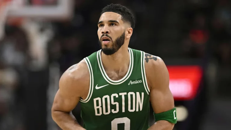 Jayson Tatum playing for the Boston Celtucs.