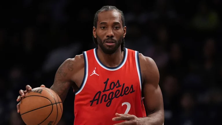 Kawhi Leonard playing for the LA Clippers.