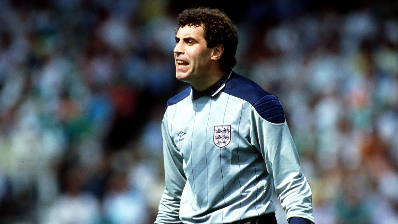 Peter Shilton playing GK for England.