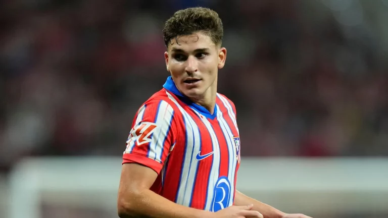 Julian Alvarez playing for Atletico Madrid.