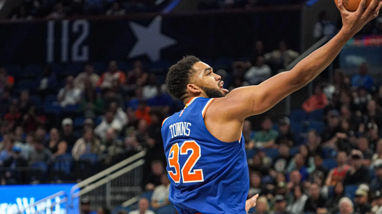 Karl-Anthony Towns playing for the New York Knicks.