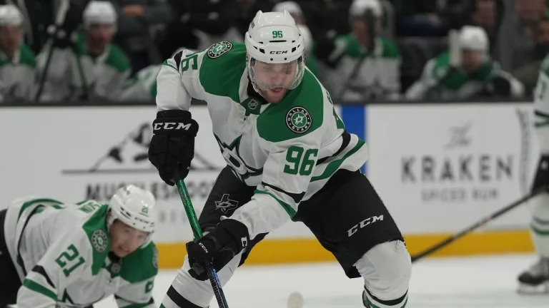 Mikko Rantanen playing for the Dallas Stars.