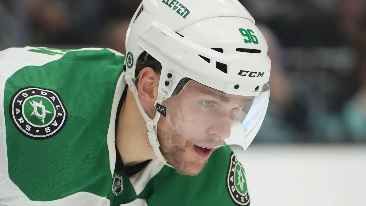 Mikko Rantanen playing for the Dallas Stars.