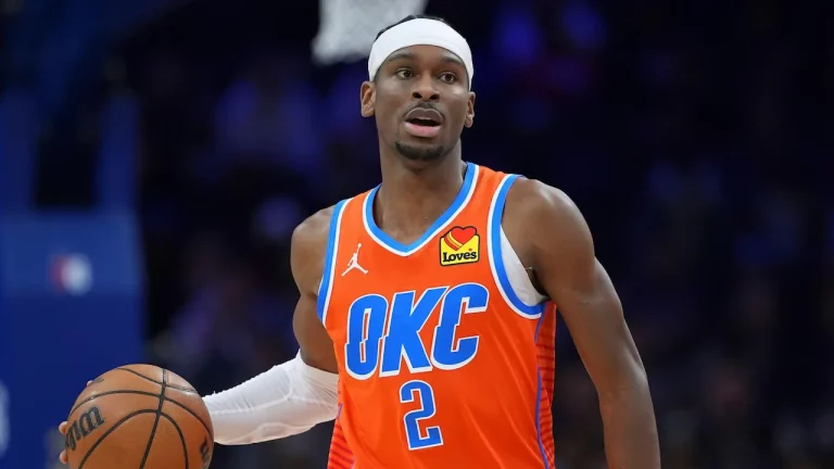 Shai Gilgeous-Alexander playing for the Oklahoma City Thunder.