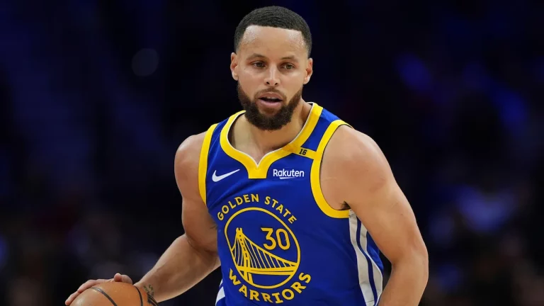 Stephen Curry playing for the Golden State Warriors.