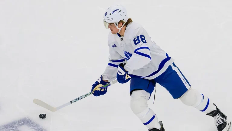 William Nylander playing for the Toronto Maple Leafs.