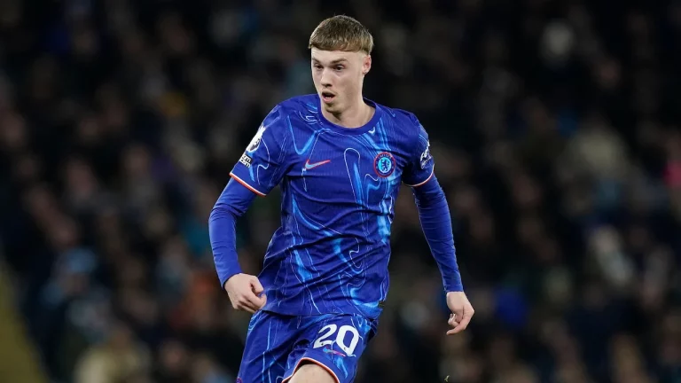 Cole Palmer playing for Chelsea.