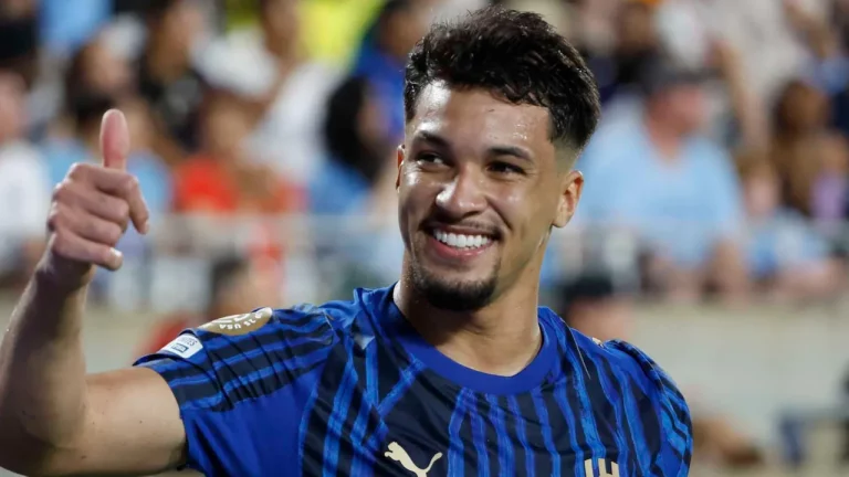 Marcos Leonardo playing for Al-Hilal.